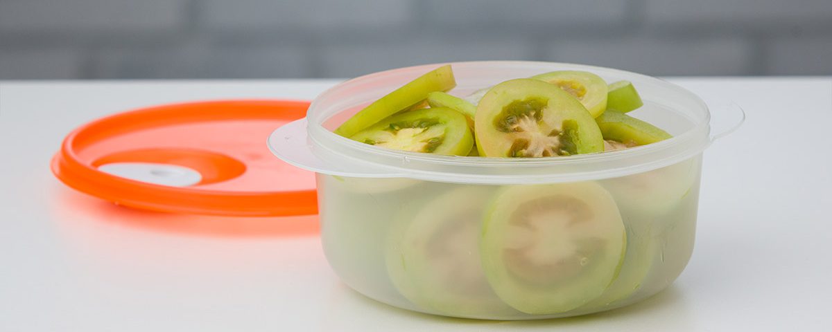 Por que você deve guardar sua salada em potes?
